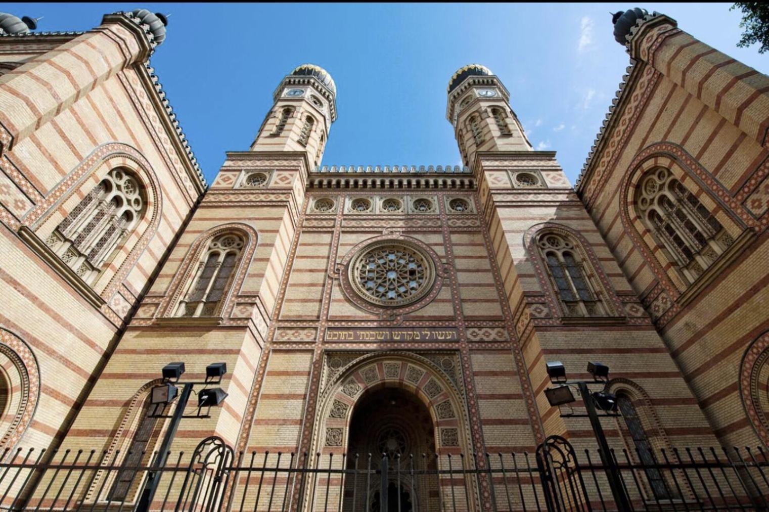 Golbarg Synagoge Apartment In Heart Of City Budapeste Exterior foto
