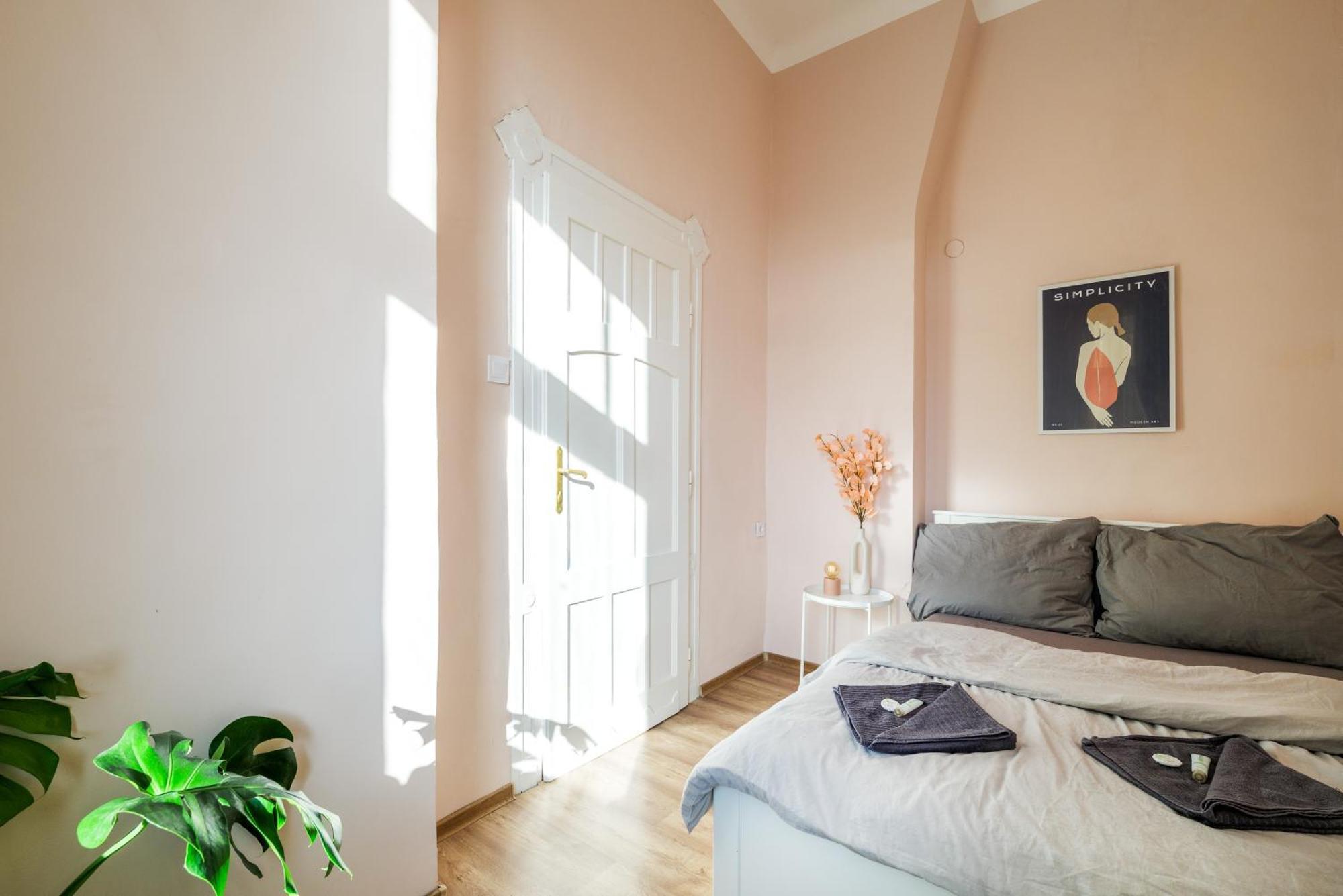 Golbarg Synagoge Apartment In Heart Of City Budapeste Exterior foto